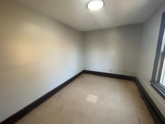 Building Photo - 116 Maywood Dr