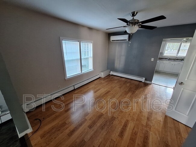 Building Photo - 114 S Cedar St