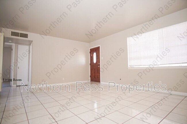 Foto del edificio - 2414 Silver