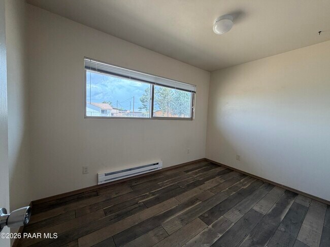 Building Photo - 3200 N Victor Rd