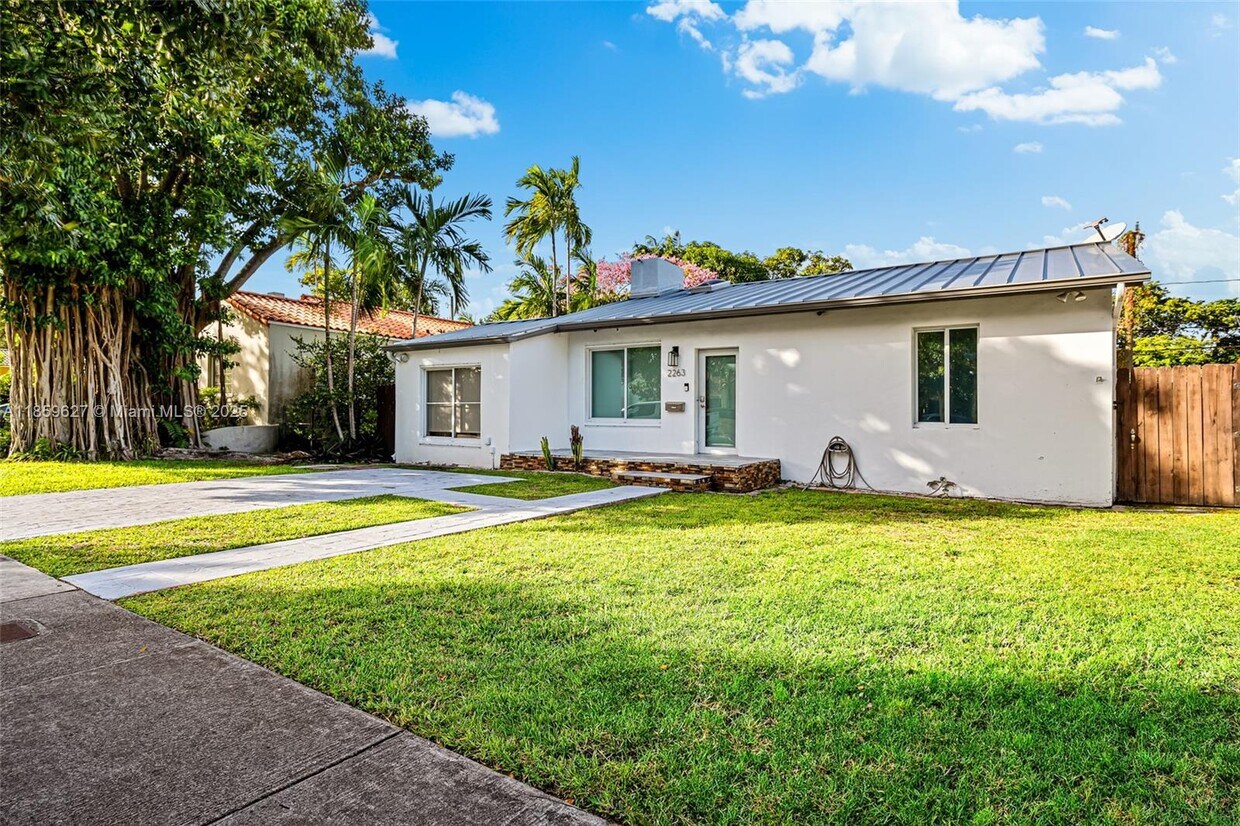Primary Photo - 2263 SW 21st St