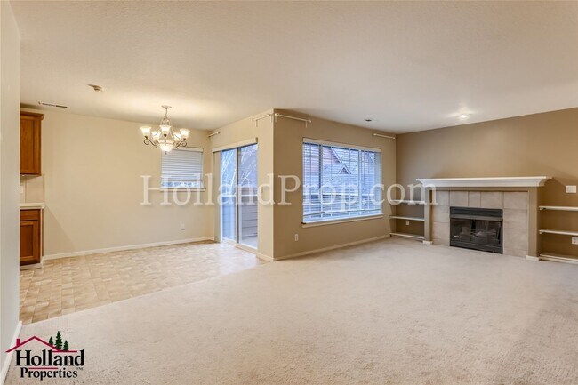 Building Photo - Beautiful 2 Bedroom Townhouse with a Priva...