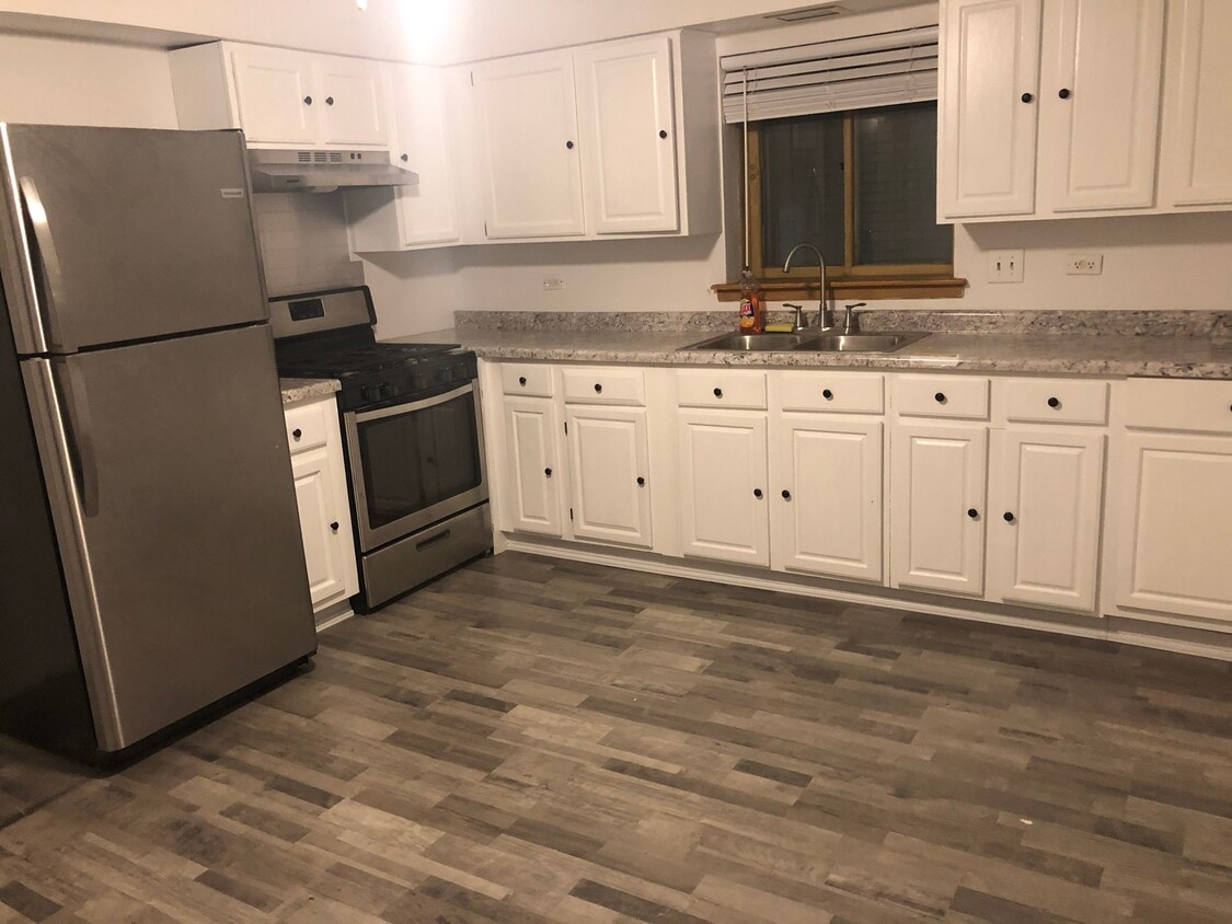 KITCHEN - 1806 S Mannheim Rd