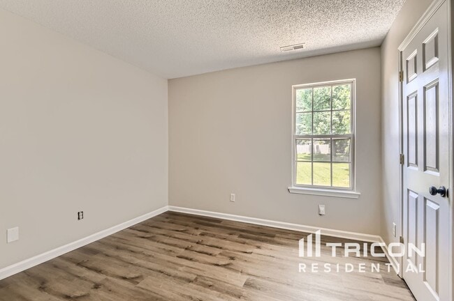 Building Photo - 2214 Coatsdale Ln