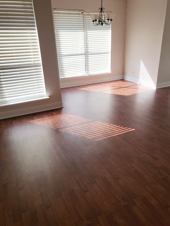 Photo - 1912 Emerald Pl Apartment