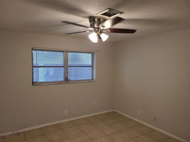 Building Photo - 2127 Van Buren St