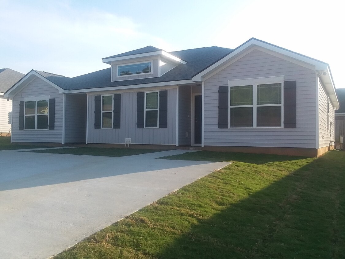 Building Photo - 2365 Northview Dr