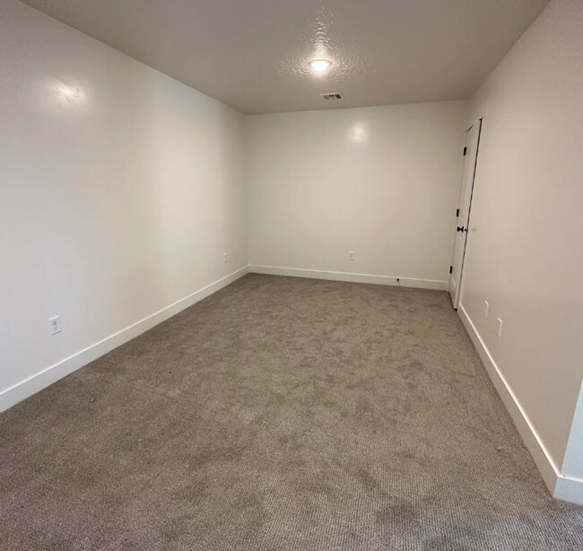 Foto del edificio - Beautiful, Modern 3 Bedroom Townhome!