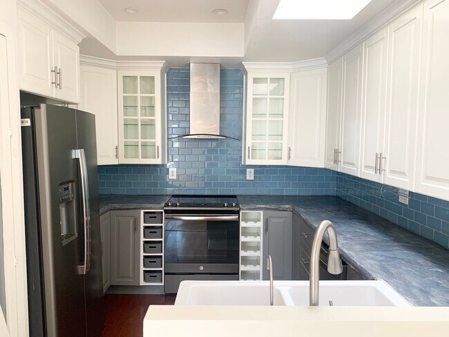 Foto del edificio - Amazing PB Townhouse with Private Deck