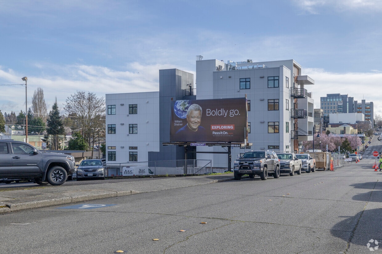 Building Photo - Bill Mahan Apartments
