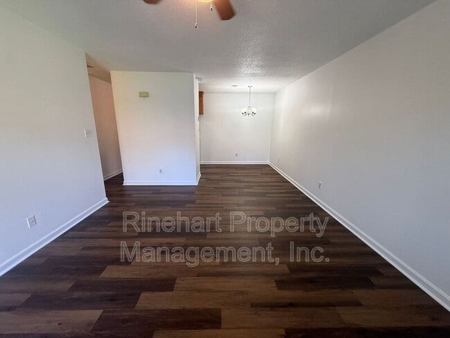 Building Photo - 1100 Chandler Dr
