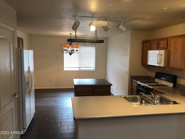 Building Photo - 5246 Sonora St