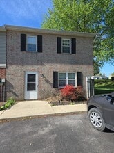 Building Photo - 2339 McCleary Dr