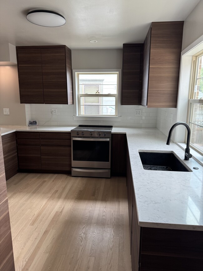 Building Photo - 1207 Jenifer St