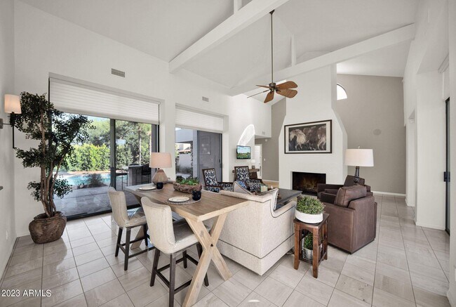 Building Photo - 8565 E Vista Del Lago