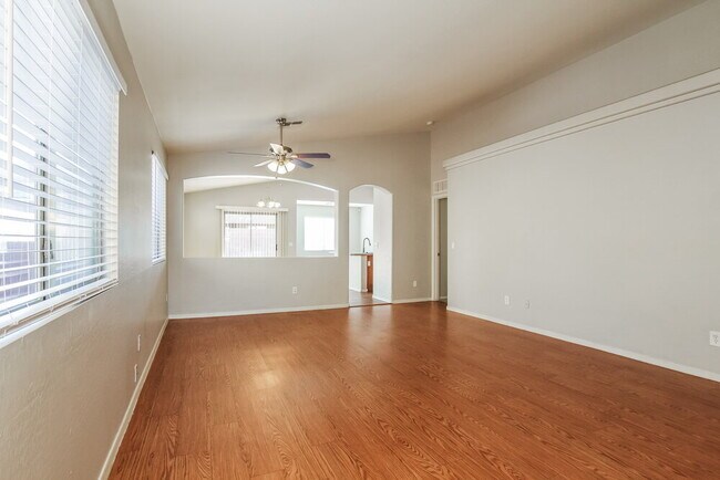 Foto del edificio - 3329 W Wayland Dr