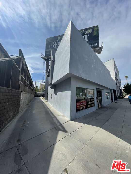 Foto del edificio - 4327 Lankershim Blvd