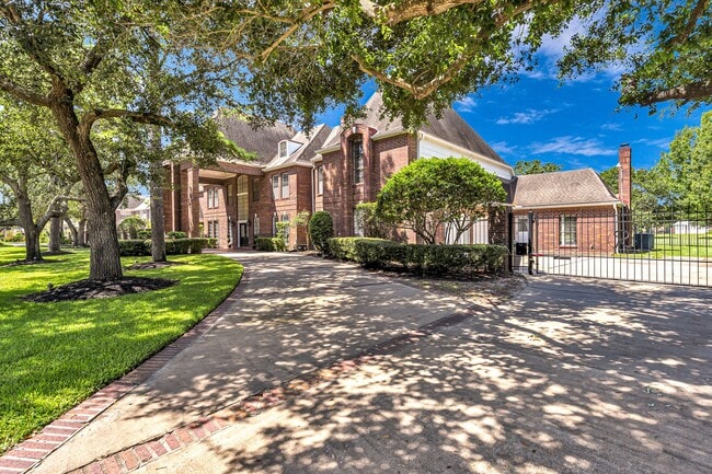 Building Photo - 21410 Ganton Dr