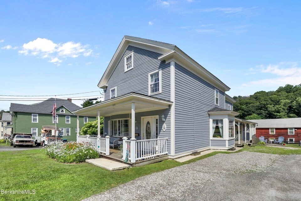 Primary Photo - 125 Center St