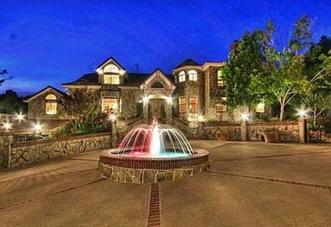 Foto del edificio - STUNNING LUXURY HOME WITH GORGEOUS SETTING IN WONDERFUL ORINDA!