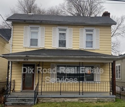Building Photo - 858 6th Ave