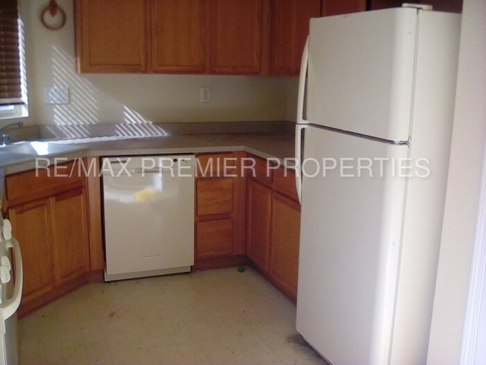 Building Photo - 940 Ephedra Ln