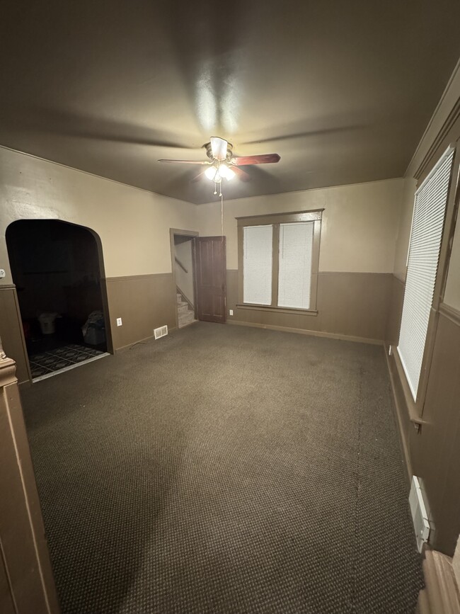 Sala de estar - 204 Independence Ave S