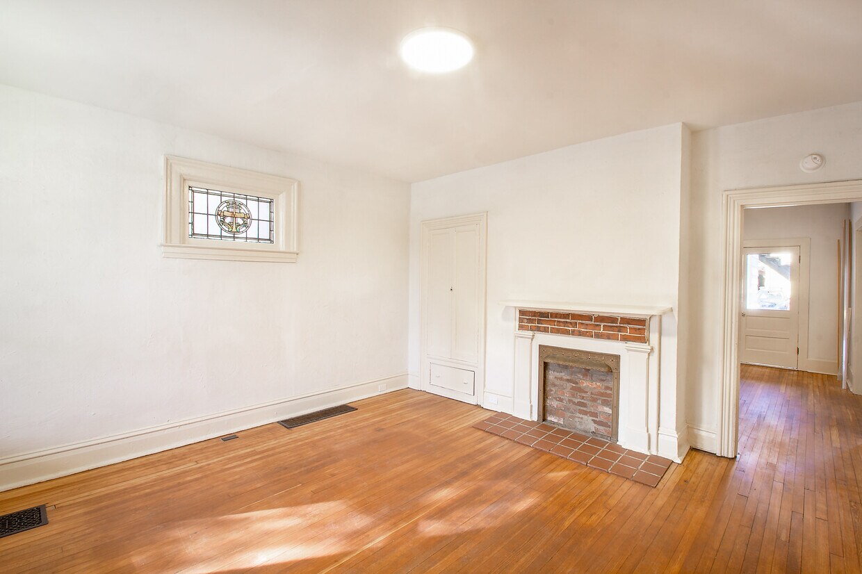 Primary Photo - 319 Franklin Ave