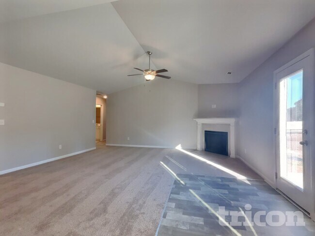 Foto del edificio - 205 Tractor Pl