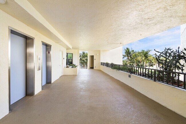 Foto del edificio - 221 NE Plantation Rd