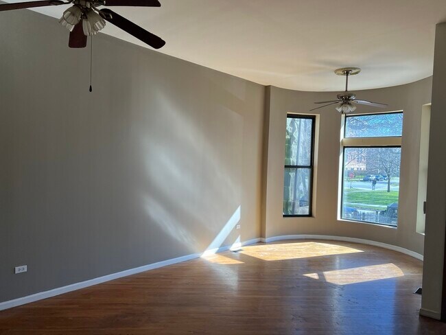Building Photo - 4204 S Drexel Blvd