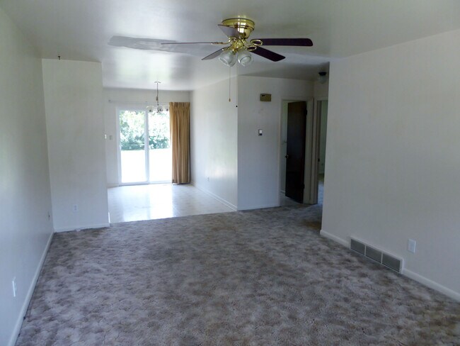 Building Photo - 720 Dawn Ave