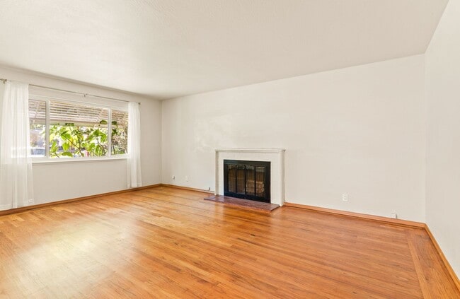 Foto del edificio - Charming Castro Valley Retreat with 2-Car ...