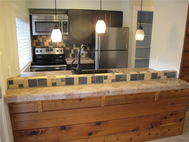 Building Photo - 2717 Parker Ln