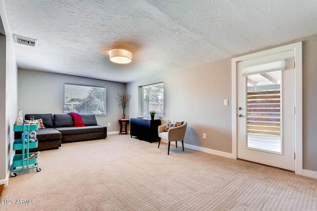 Foto del edificio - 1049 E Colter St