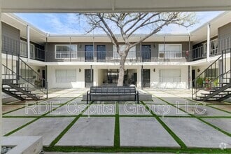 Building Photo - 2816 Throckmorton St
