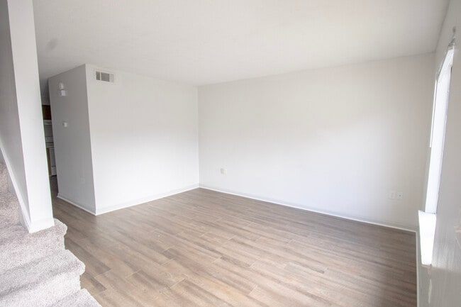 Building Photo - 251 Knight Dr
