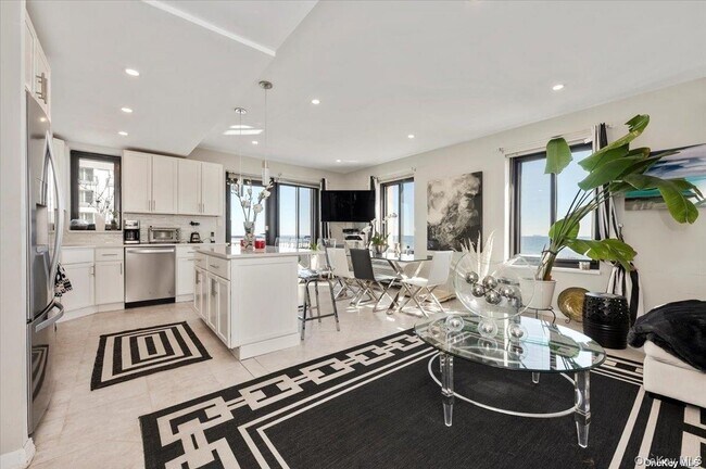 Foto del edificio - 100 W Broadway