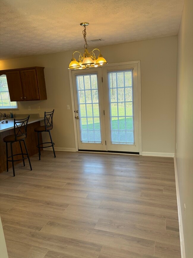 Building Photo - 548 Reynolds Dr