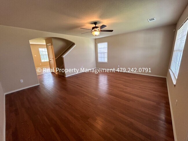 Building Photo - Beautiful 3B/2.5B 2-Story Home in Southfie...