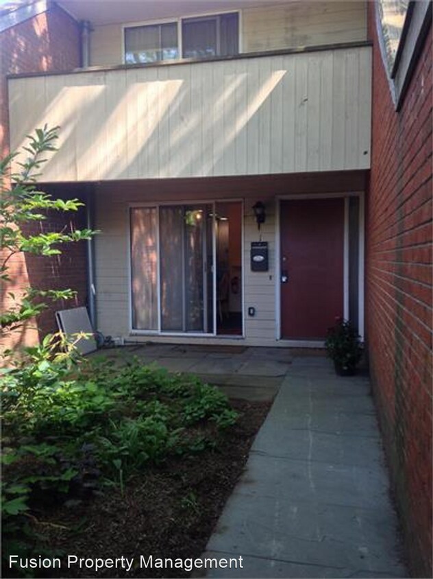 Primary Photo - 4 br, 2.5 bath House - 388 College St, Unit 1