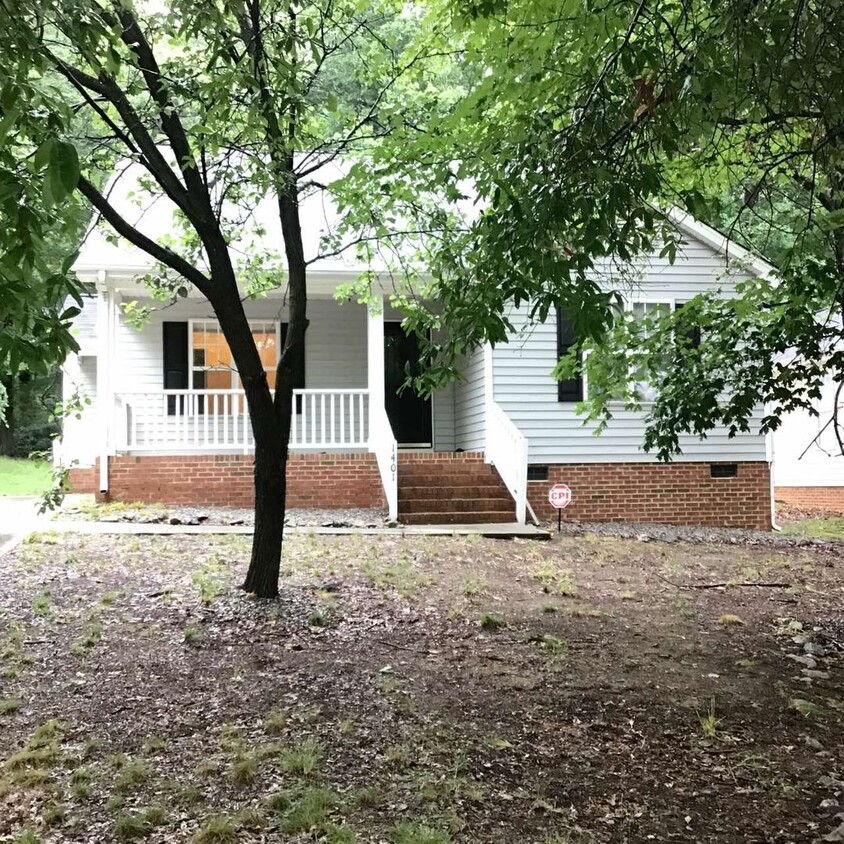 Foto principal - Great ranch near Downtown Raleigh!