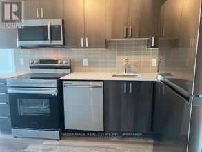 Building Photo - 1480 Bayly St