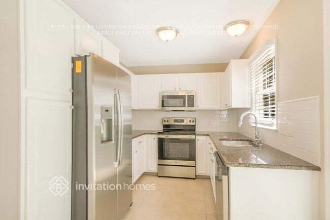 Building Photo - 8644 Swarthmore Dr