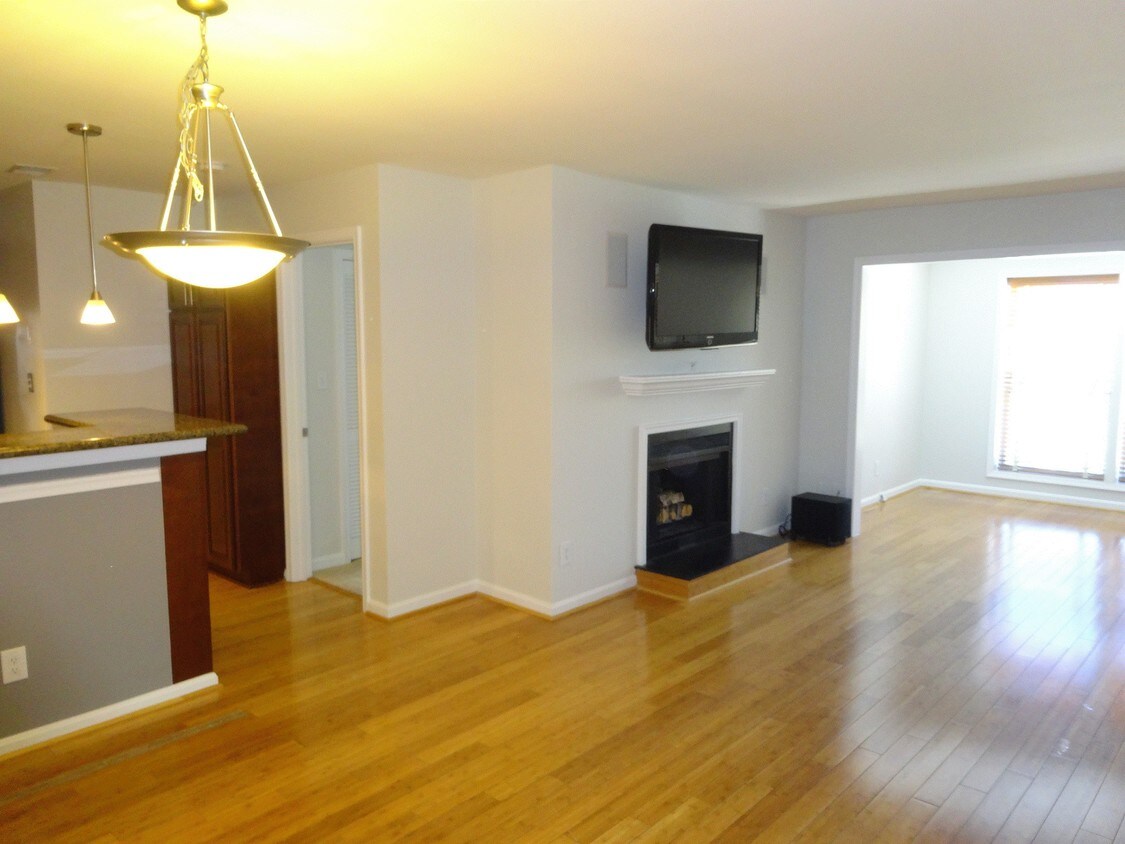 3176 Summit Square Dr, Oakton, VA 22124 Condo for Rent in Oakton, VA