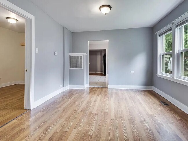 Foto del edificio - 1745 Brown Ave