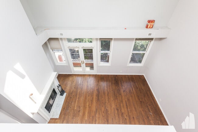 Building Photo - 1038 N Marshfield Ave