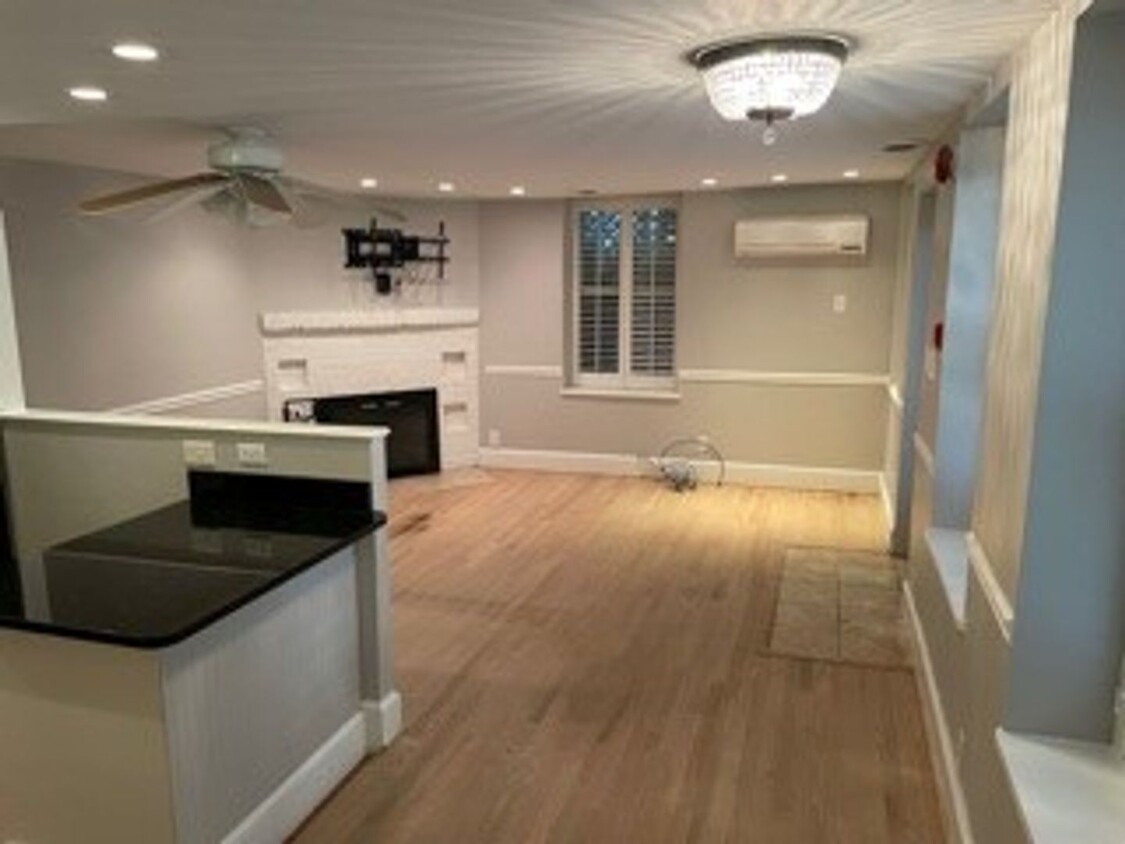 Foto principal - 1BR in Georgetown East Village WITH PARKIN...