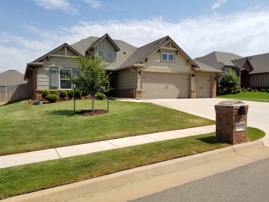 Foto principal - 10017 NW 141st St