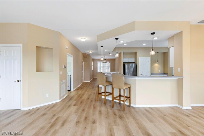 Foto del edificio - 9660 Village View Blvd